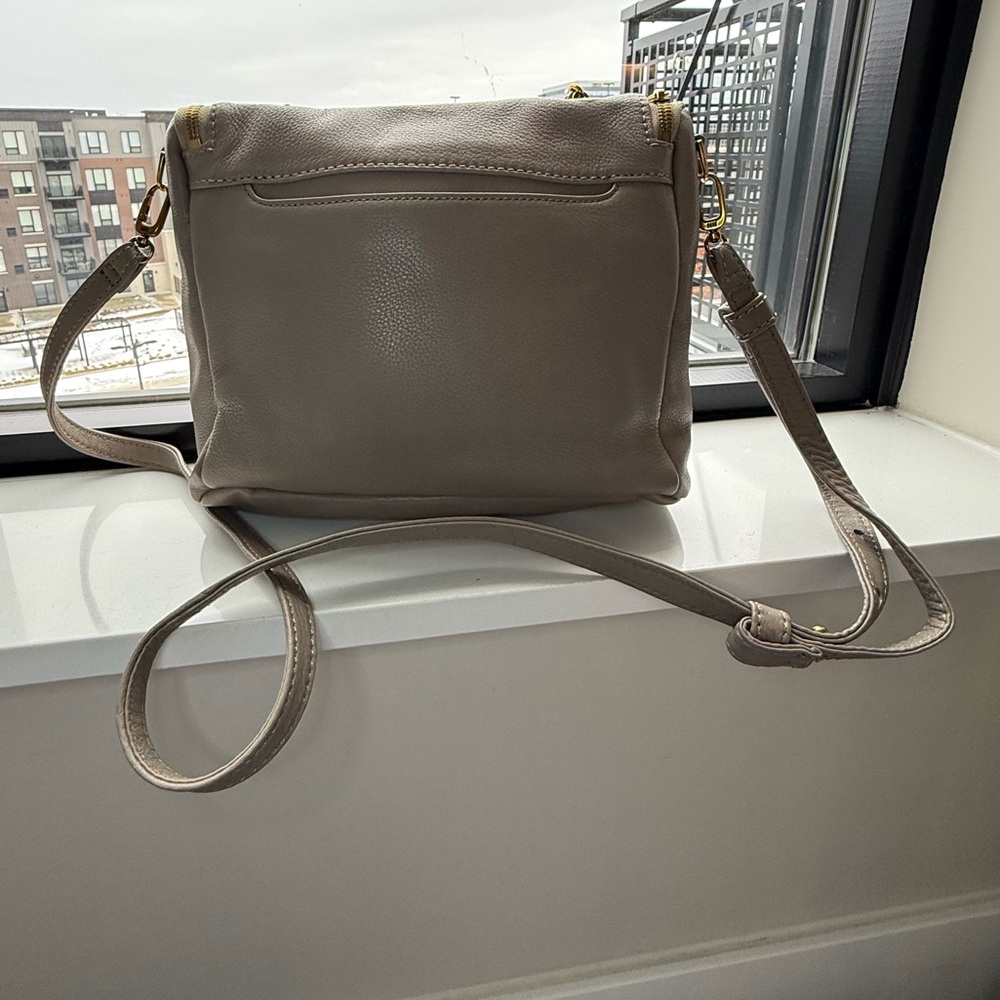 HOBO Fern Foldover Messenger bag in Pebbled Leather Taupe - Picture 5 of 13